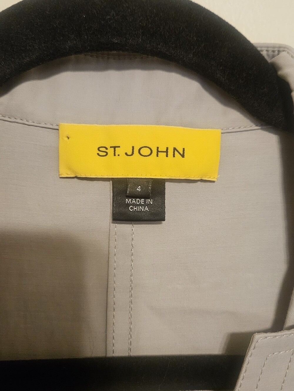 ST JOHN Size 4 Button-Front Utility Shirt Dress in Light Taupe - Picture 4 of 6